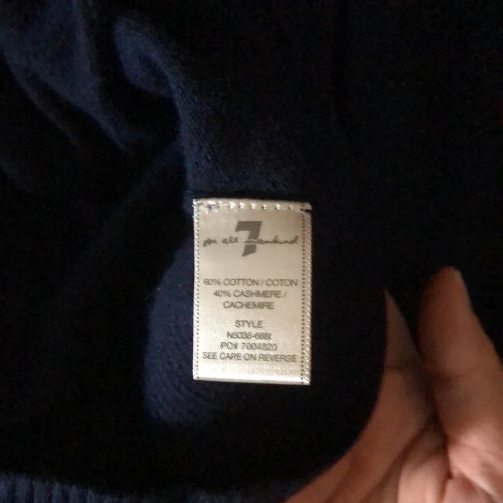 Sweater - Picture 5 of 7